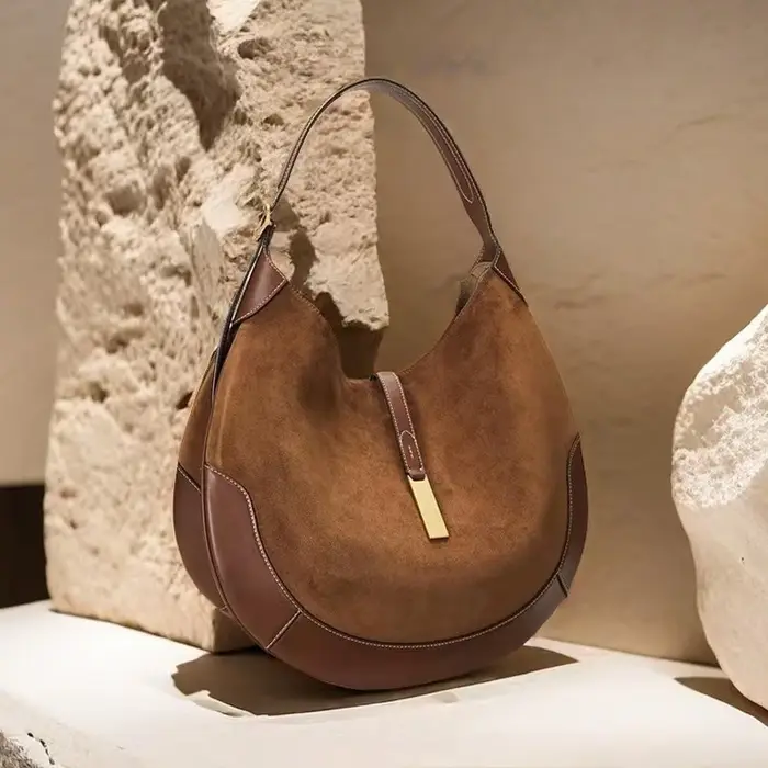 Sac croissant en daim pour femme