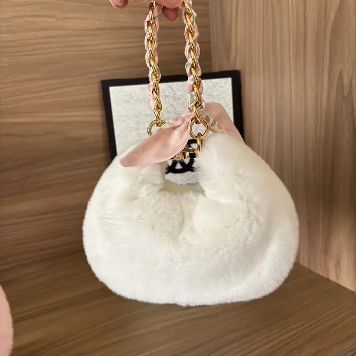 Petit sac en vraie fourrure pour femme
