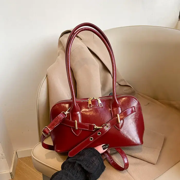 Sacs fourre-tout vintage en cuir avec fermeture éclair dorée et boucle décorative