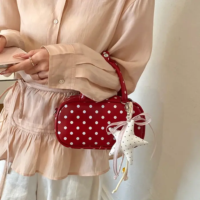 Sac à main à pois 2026 Nouvelle collection Printemps Tendance Mode Sac bowling à fermeture éclair Sac chic classique à porter sous le bras Style vintage pour femme