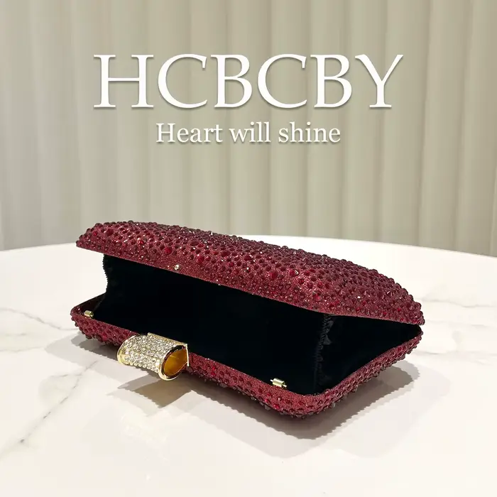 Pochette de soirée élégante bordeaux brillante de luxe ornée de strass