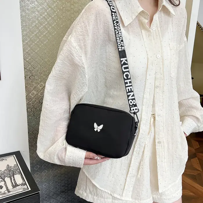 Sac à bandoulière noir et blanc