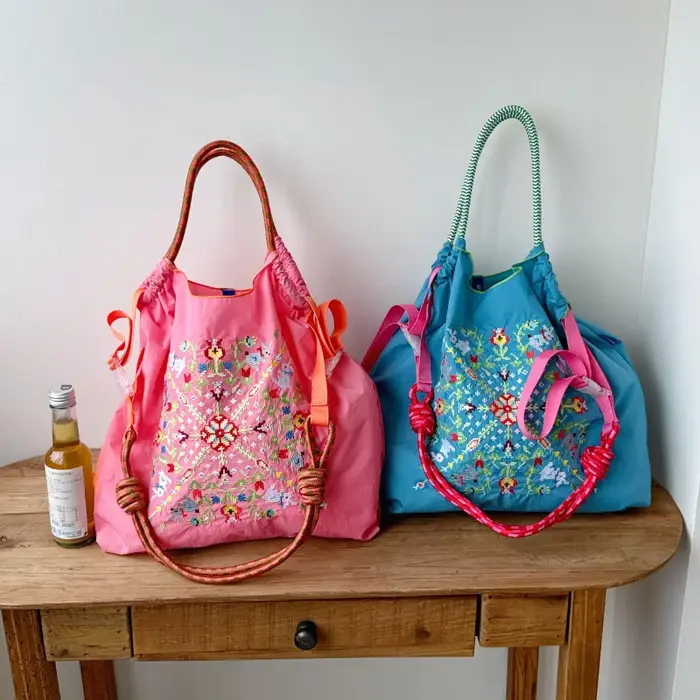 Nouveau sac à bandoulière brodé de style bohème pour femme avec motif floral