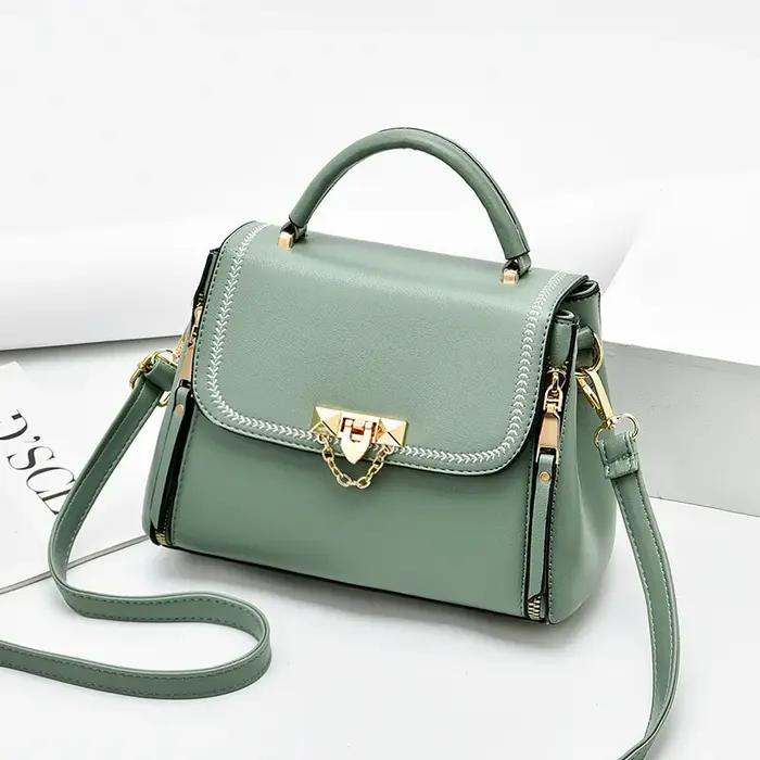Sac à main chic et tendance pour femme 2025 – Sac bandoulière petit format carré