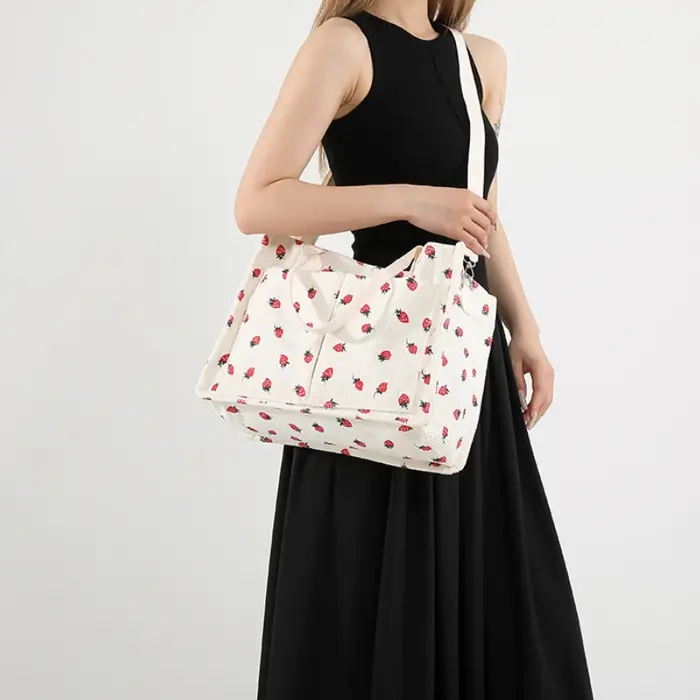 Sac fourre-tout mignon fraise patché sac à main pour femmes tissu grande capacité