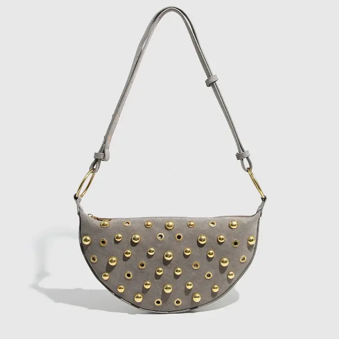 Sac à bandoulière clouté de styliste, sac croissant à rivets pour femmes, sac sous les bras en métal