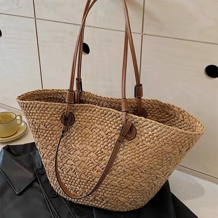 Sac fourre-tout en paille fait à la main