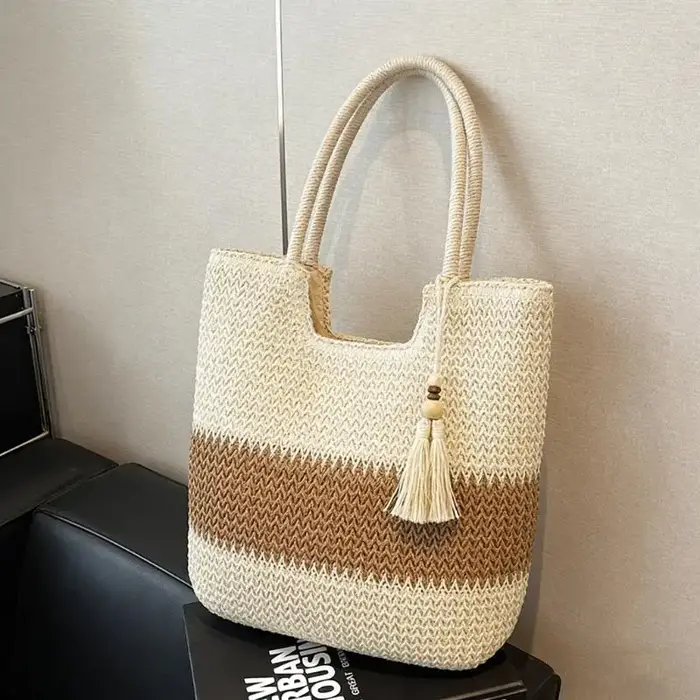 Sac fourre-tout en paille tressée fait main avec pompon décoratif