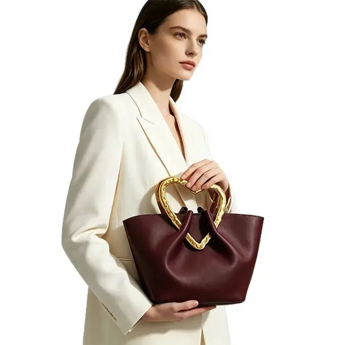 Sac fourre-tout exquis en cuir souple bordeaux