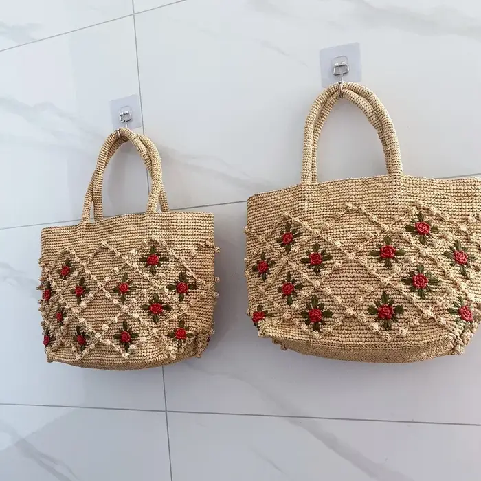 Sac à main bohème en paille à fleurs