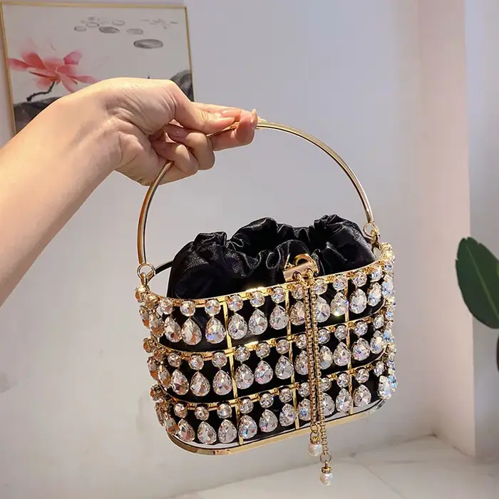 Sac seau clouté de luxe en diamant scintillant