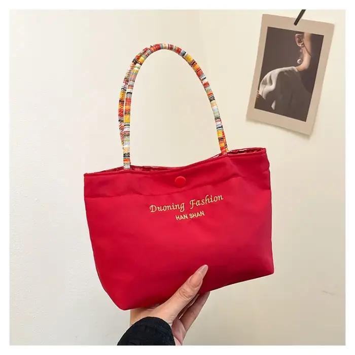 Sac à main pour femme en toile brodée avec lettres