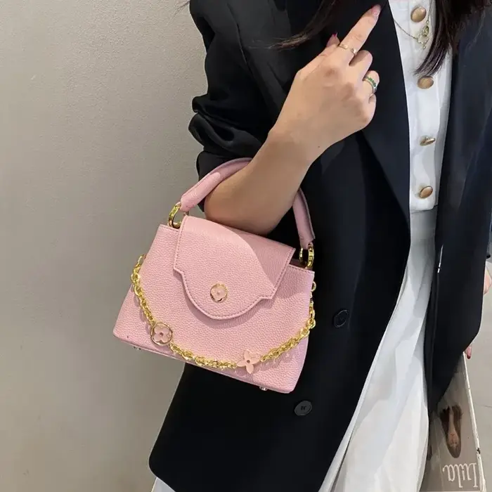 Sac fourre-tout 2025 nouveau sac à bandoulière simple de luxe léger portable en forme de V de l'himalaya pour les femmes
