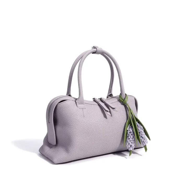 Nouveau Sac Boston Luxueux Tendance 2026 Grande Capacité Sac à Main de Navettage en Cuir Véritable pour Femme avec Décorations Suspendues