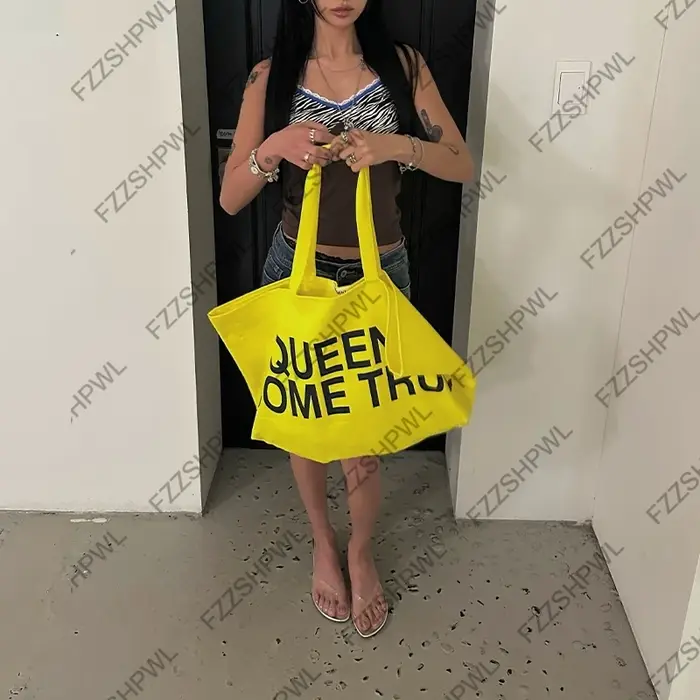 Sac en toile de style streetwear avec esthétique tendance