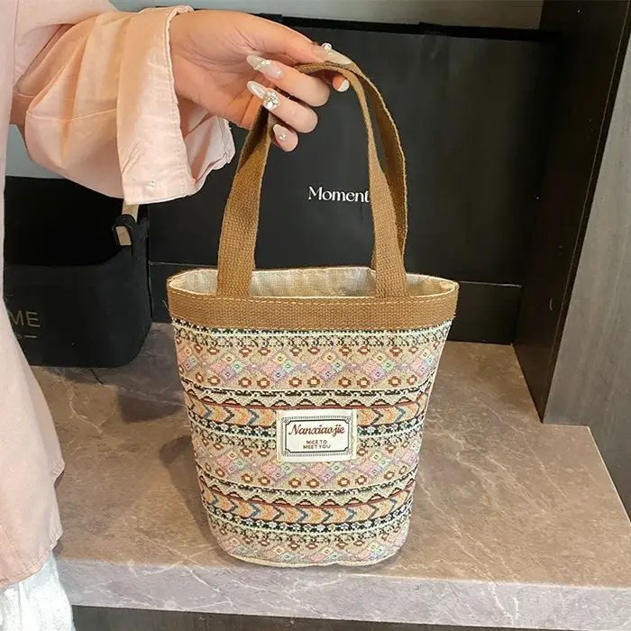 Sac panier tressé artisanal de niche