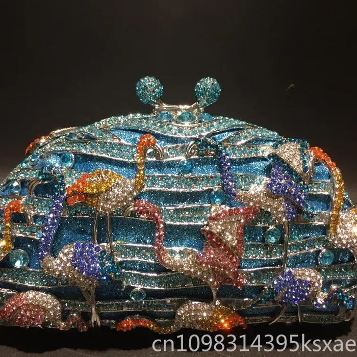 Pochette de soirée élégante bleu lac avec embellissement en strass cristal flamant rose pour sac de fête ou de mariage
