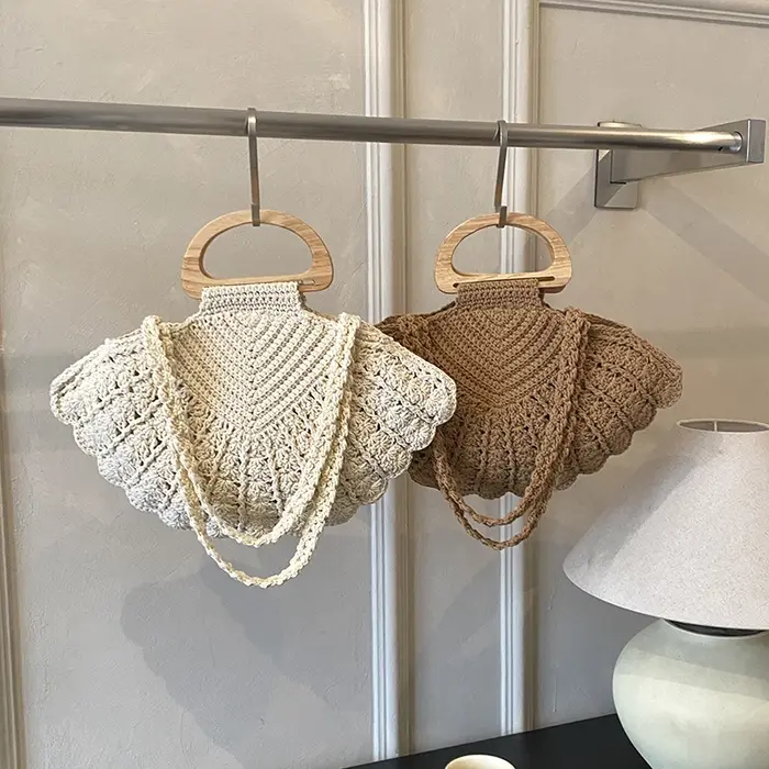 Sac à main en crochet en forme de coquillage avec bandoulière en bois