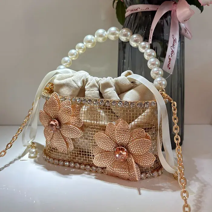 Sac seau en métal à fleurs en strass incrusté de diamants