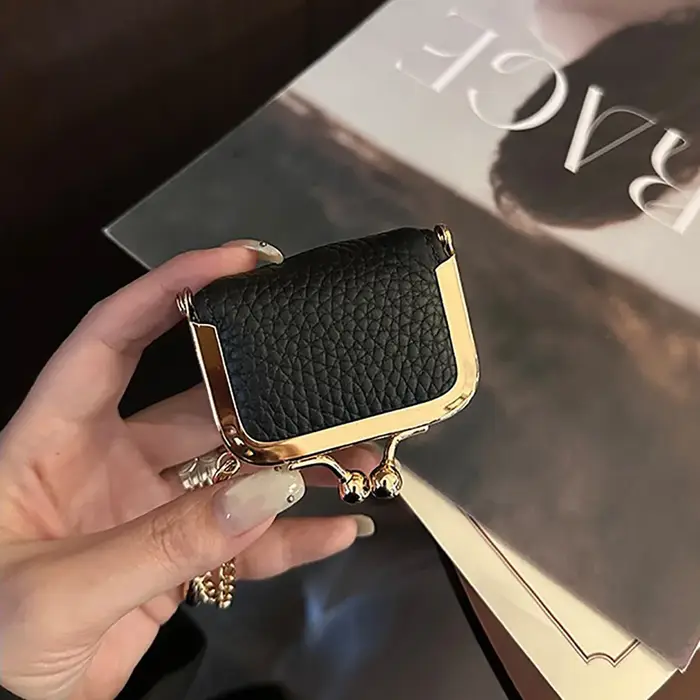 Mini pochette rétro en PU grainé avec chaîne métallique pour sacs, idéale pour ranger boucles d'oreilles, colliers, pièces de monnaie, écouteurs et rouge à lèvres, bijoux portables.