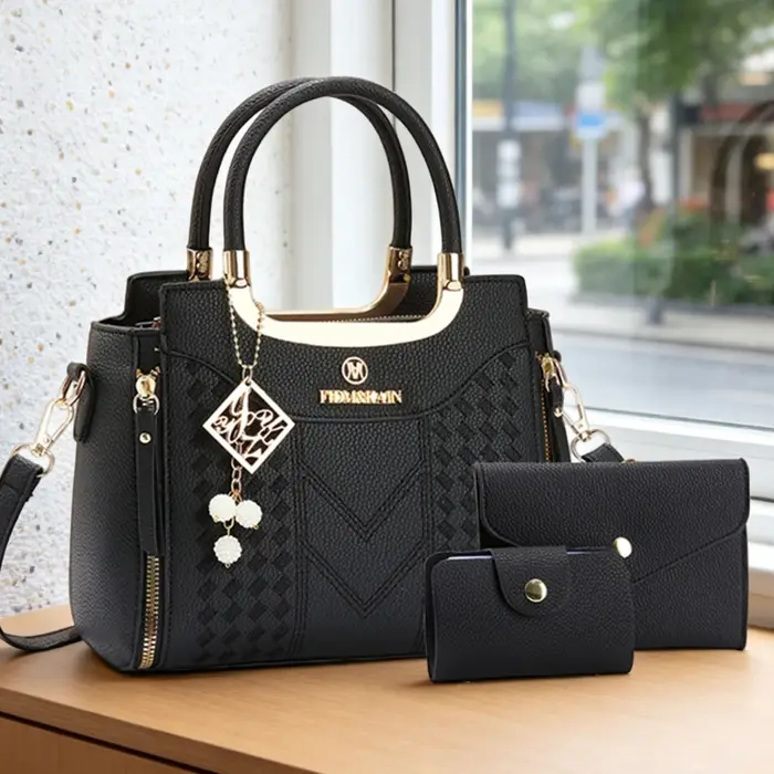 Ensemble de 3 sacs à main en cuir PU grainé lychee. Ce sac bandoulière uni pour femme présente une texture haut de gamme.