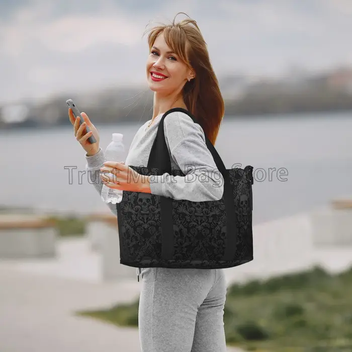 Sac de voyage gothique noir imprimé damassé