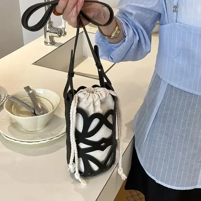 Sac à langer haut de gamme : élégant sac bandoulière pour femme avec logo de designer minimaliste et grande capacité