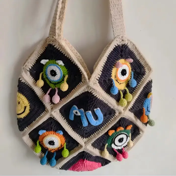 Sac à bandoulière en Crochet fait à la main avec fleur de monstre aux grands yeux