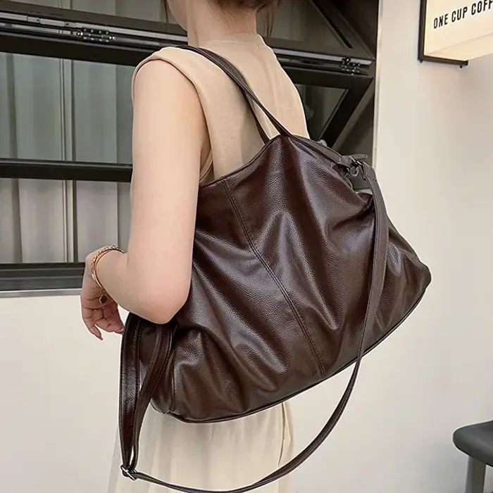 Grands sacs à bandoulière noirs pour femmes