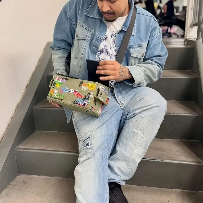 Sac à bandoulière à thème Anime avec broderie graffiti 3D