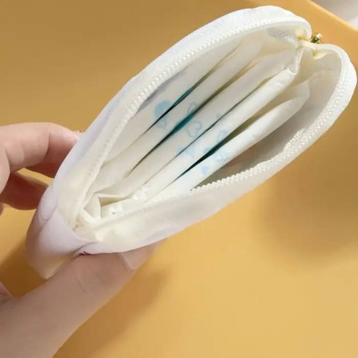 Pochette de soins féminins portables
