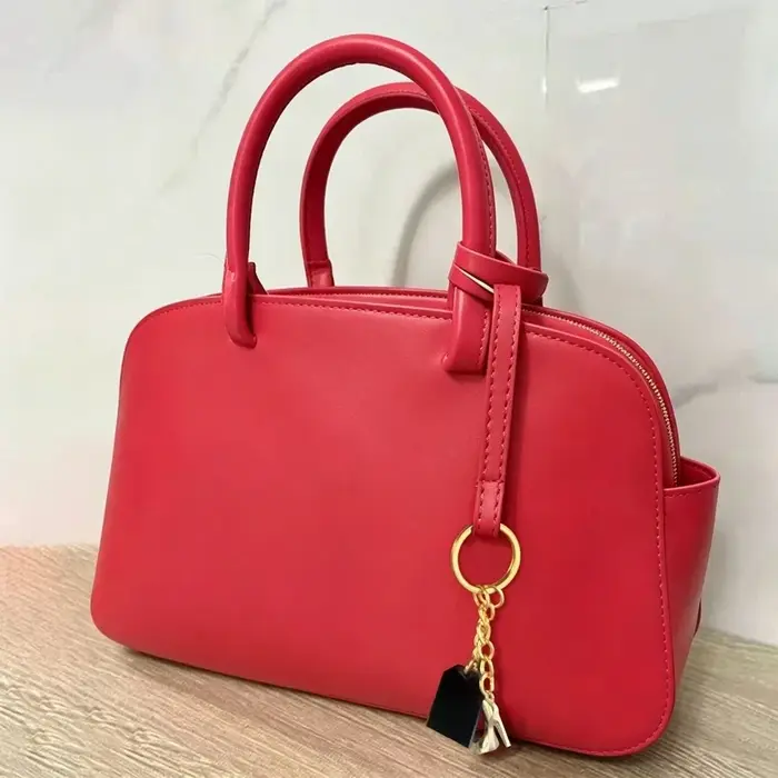 Sac fourre-tout rouge avec surface en cuir Queen