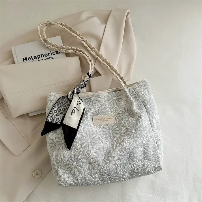 Sac fourre-tout matelassé chic avec bandoulière tressée