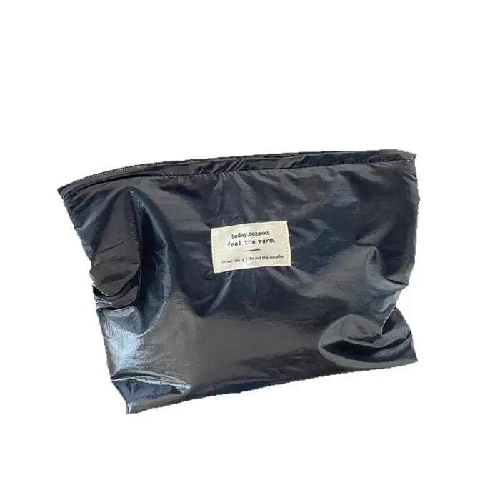 Pochette argentée à paillettes brillantes simples