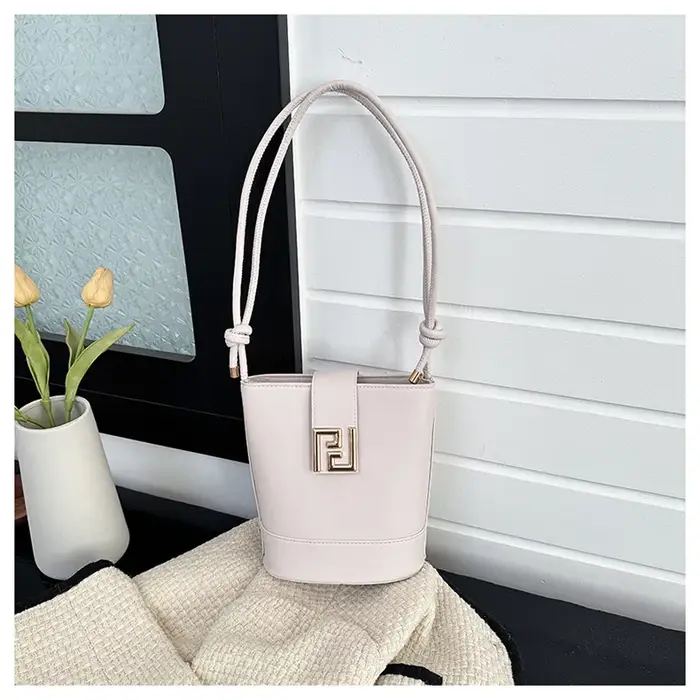 Sac Seau Chic et Tendance, Sac à Bandoulière Unique, Petit Design Original, Hiver 2025, Sac Croisé, 