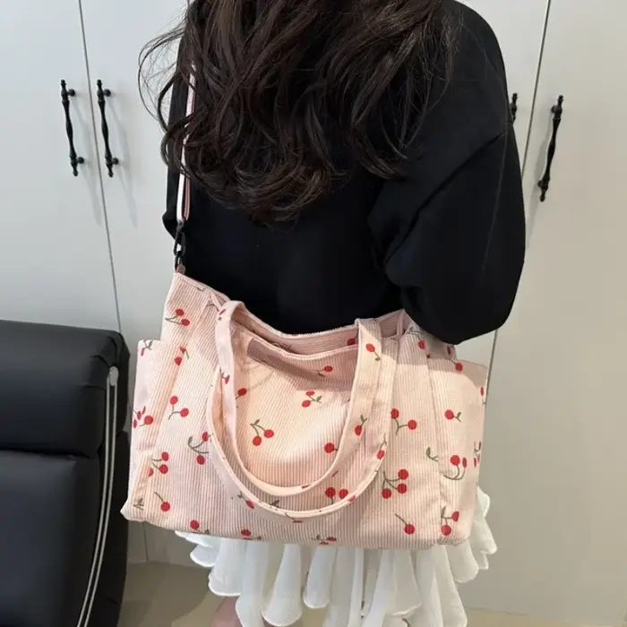 Sac à bandoulière chic en velours côtelé à imprimé cerises avec sangle réglable