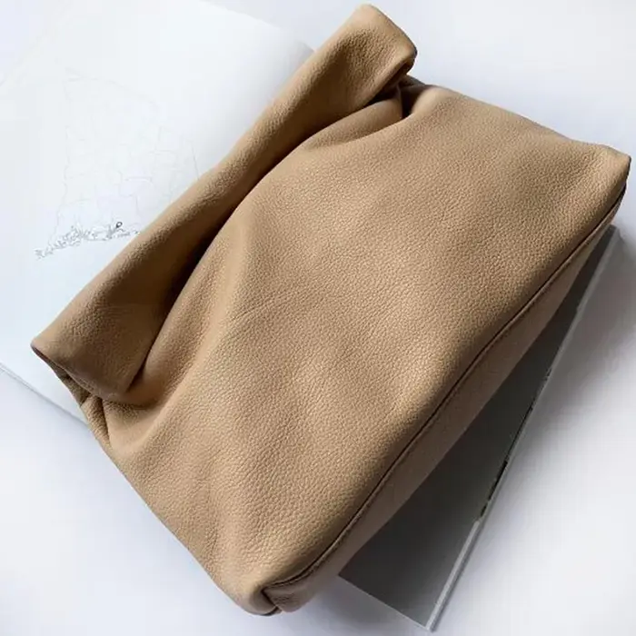 Sac en cuir souple à bords roulants pour femme