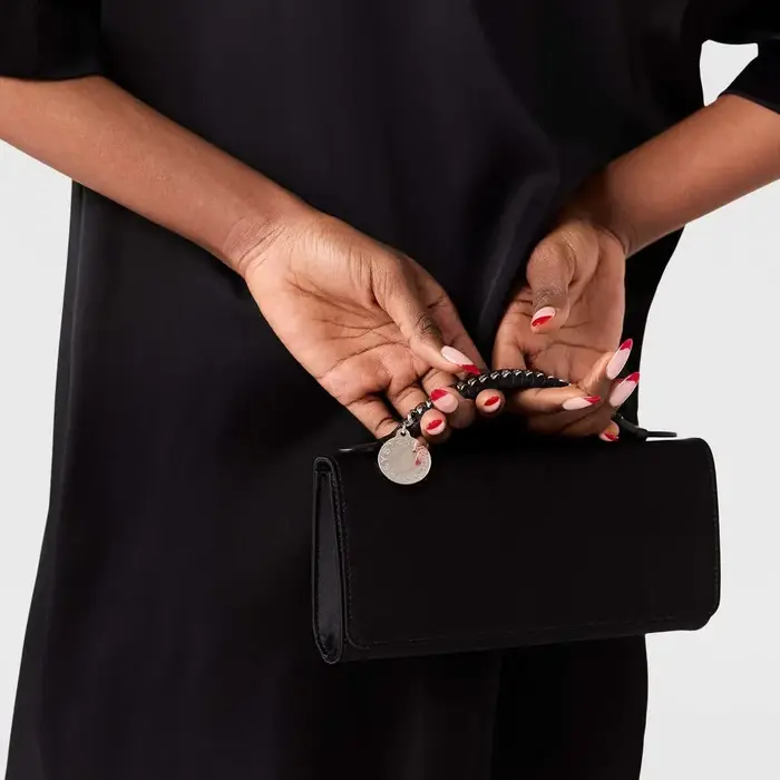 Sac à main en daim Stella pour femme, sac bandoulière à pois argentés, sac polyvalent à porter à la main, collection Printemps 2026, avec boucle magnétique souple