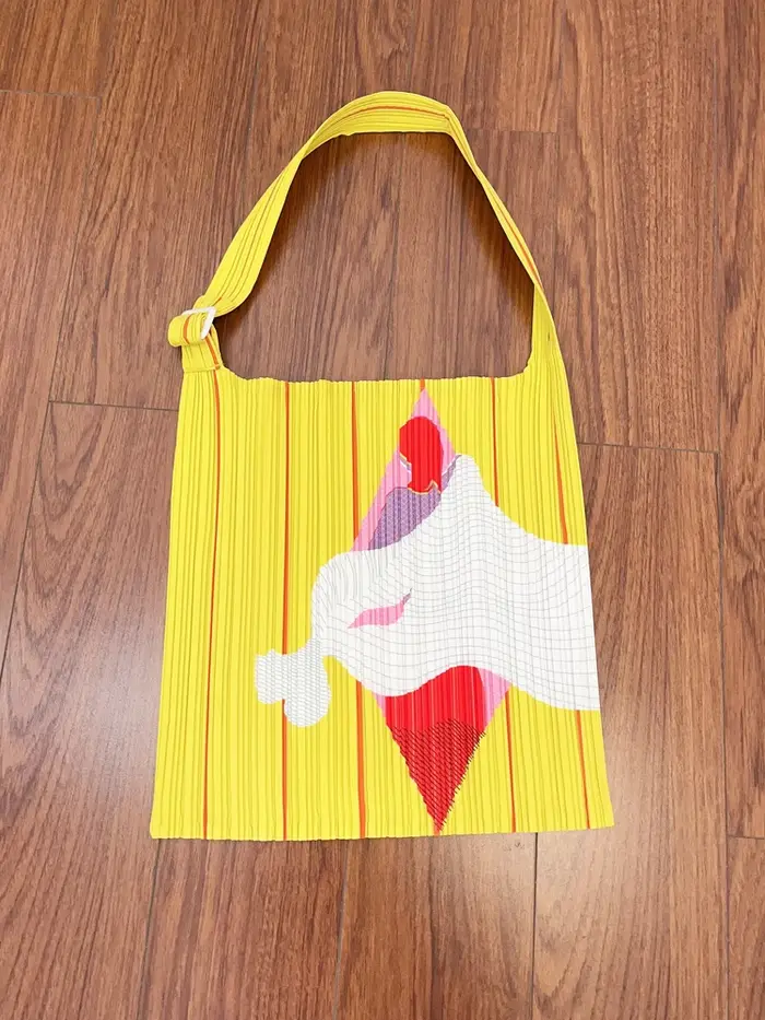 Le nouveau sac à main plissé pour femme de Miyake avec impression est un sac à bandoulière unique pr