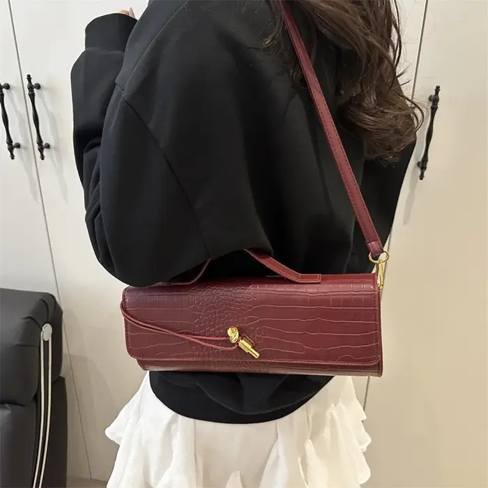 Sacs pour femmes bordeaux rétro en cuir PU motif Crocodile longue rabat pochette