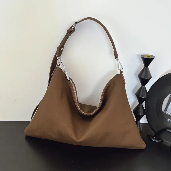 Sac enveloppe noir pour femmes