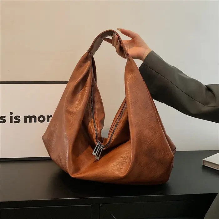 Grands sacs à bandoulière noirs pour femmes