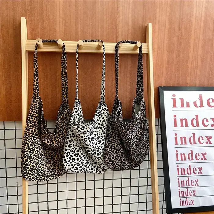 Petit sac messager motif léopard pour femme