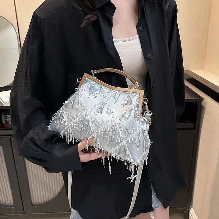 Sac à main à paillettes de soirée avec pompon