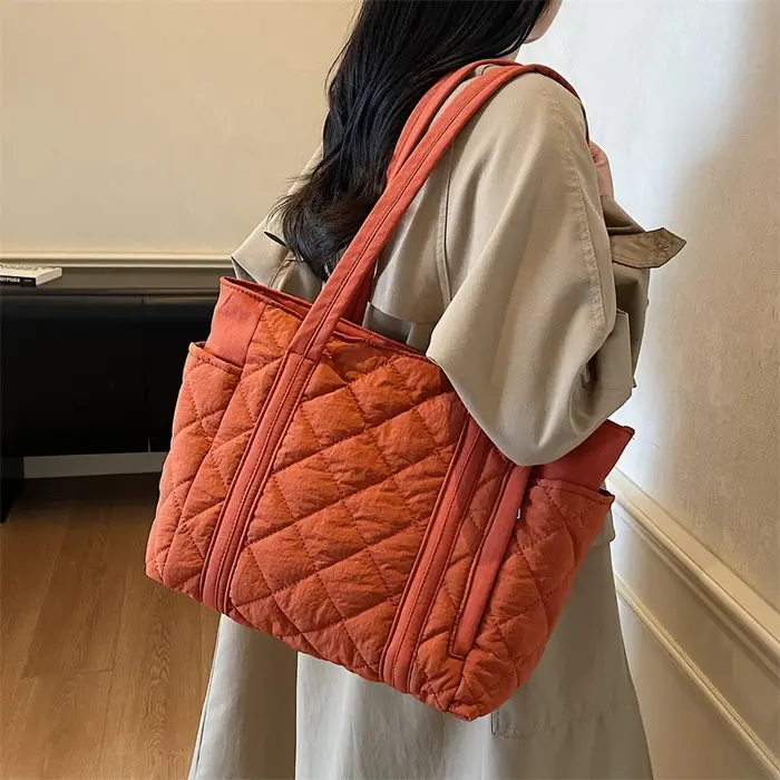 Sac fourre-tout en tissu matelassé pour femmes
