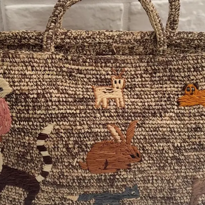 Sac fourre-tout en raphia fait main avec broderie