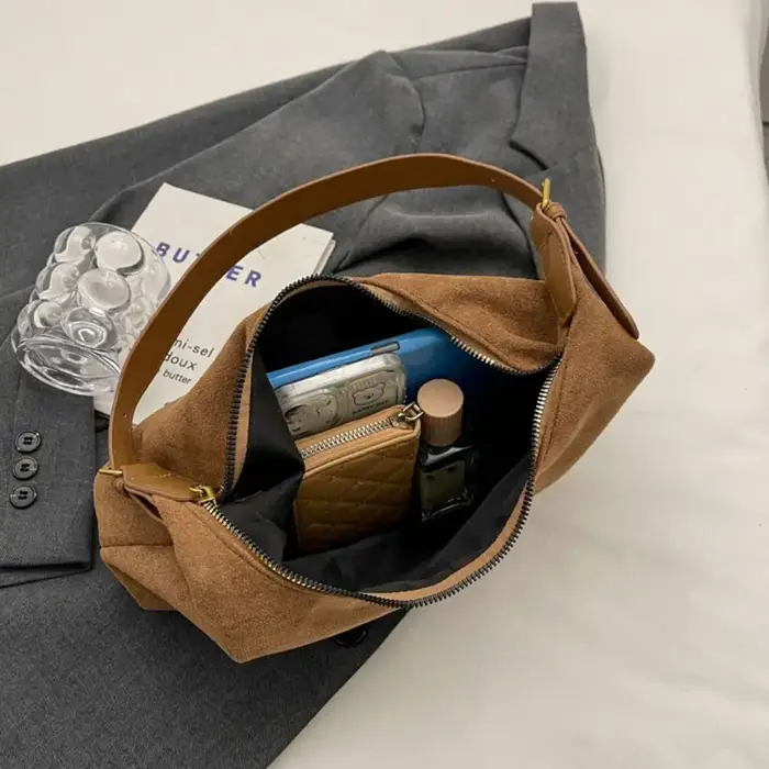 Sac à main tendance en daim