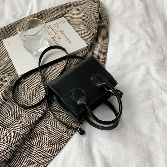 Femme petit sac carré nouveau populaire rétro Mini sacs à main littéraire foules épaule messager