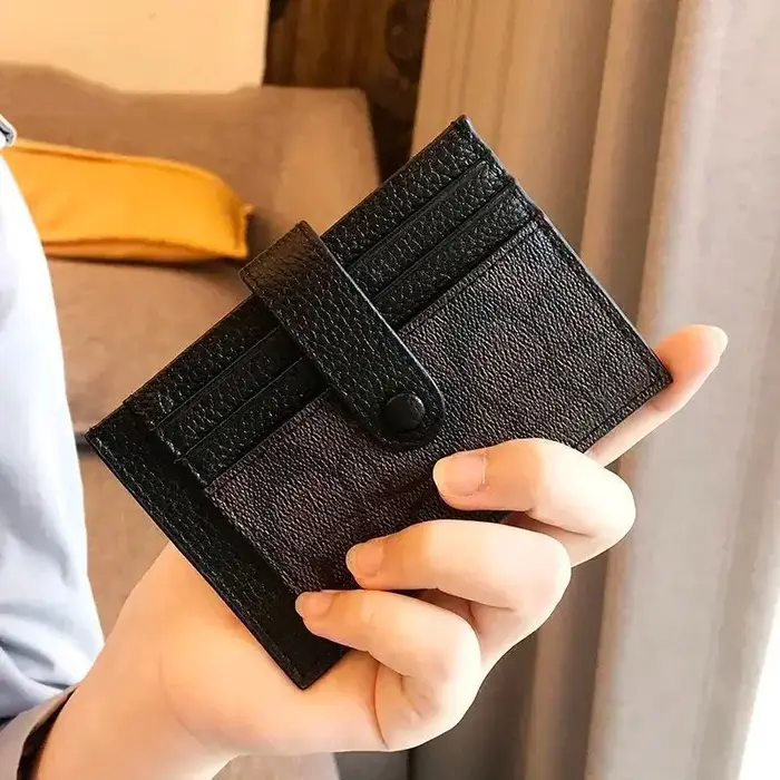 Porte-cartes ultra-fin de style monogramme