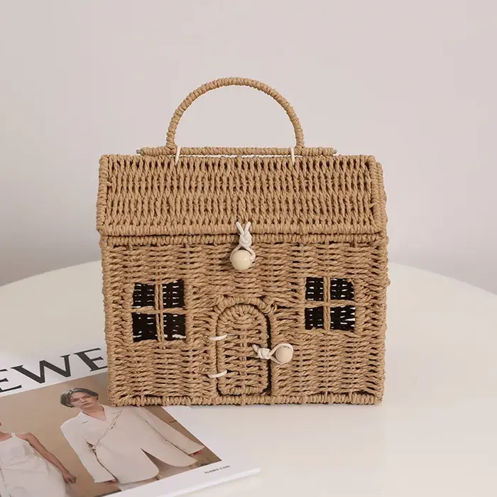 Sac en paille tissé à la main de petite maison de dessin animé